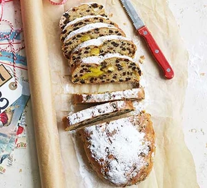 Stollen de Noël aux amandes et pâte d'amande